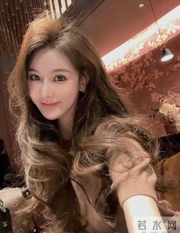 花珊珊：王岳伦恋上花珊珊，软饭男和精明女的较量，还是男人都爱女网红？