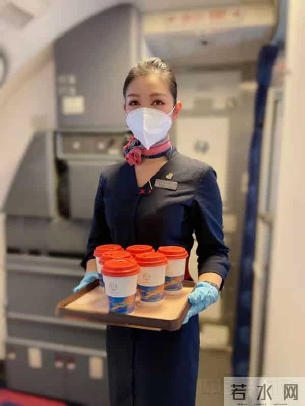 菊花航空:能用52度温水泡出好口感“东航那杯茶”新品亮相客舱