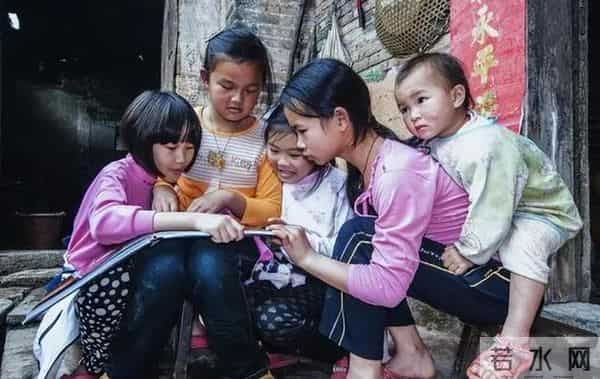 夫妇身亡留下的8孩有很多人想领养