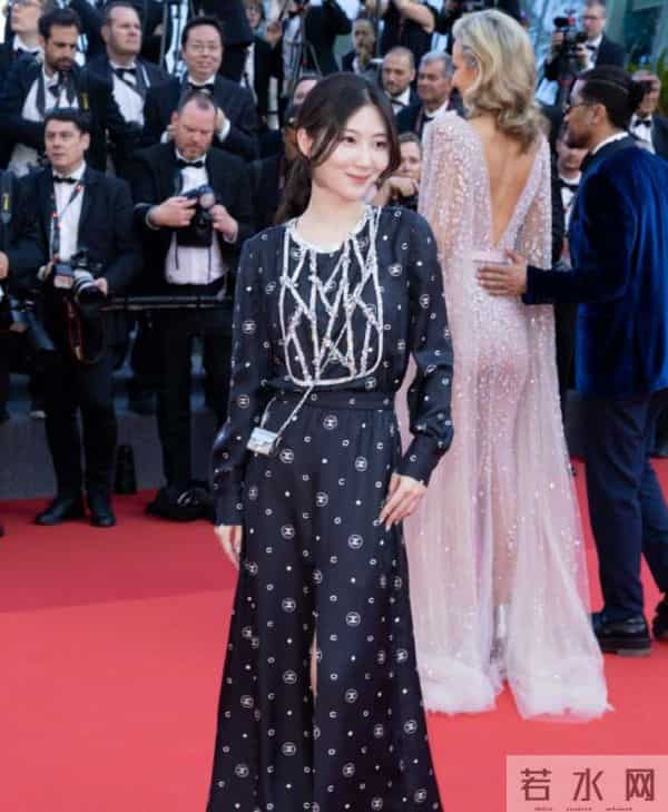 嘎纳红毯:戛纳红毯来了!有人脸僵有人礼服奇葩,还有“法国毯星”抢镜