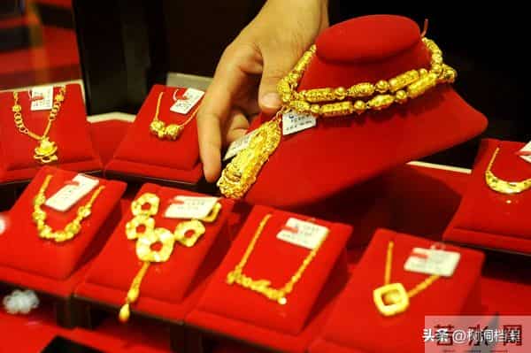 黄金回收价多少钱一克