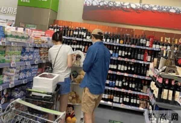 杨玏女朋友：绯闻男友有郑锐彬、胡波、肖战、徐正溪，杨玏的女友王玉雯不简单