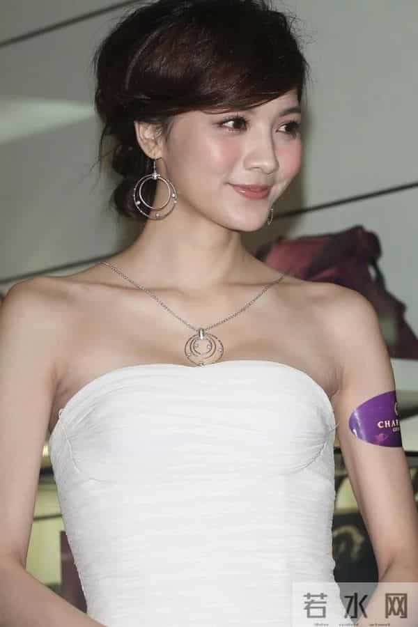 吴亚 馨：“模特女神”吴亚馨