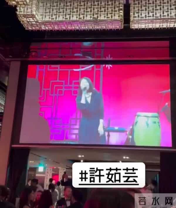 伟忠哥:大S具俊晔参加伟忠哥女儿归宁宴,盛装打扮合影都手牵手,大S胖了