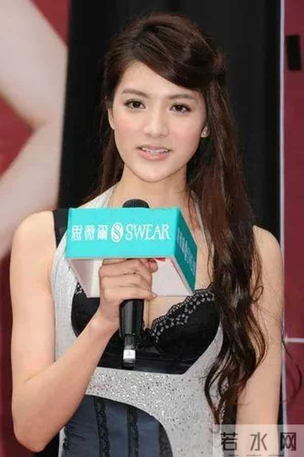 吴亚 馨：“模特女神”吴亚馨