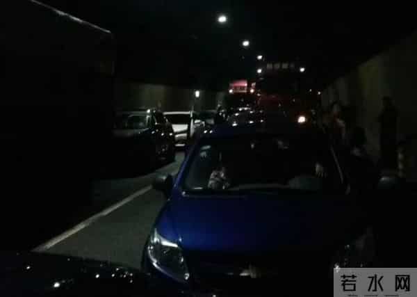 重庆人人网：国庆假期，各地已开启“人人人人你人人人人”模式！你那里人多么？