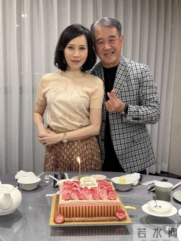 顾纪筠儿子：顾纪筠庆祝63岁生日，同框大9岁丈夫站姿优雅，二婚22年仍很恩爱