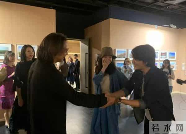 陈坤倪妮聚会互动