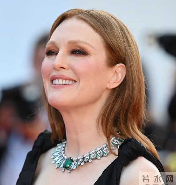 嘎纳红毯:戛纳红毯来了!有人脸僵有人礼服奇葩,还有“法国毯星”抢镜