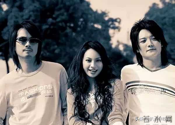 阿沁：阿沁被踢出飞儿，网友：天道好轮回？前主唱詹雯婷才是最大受害者