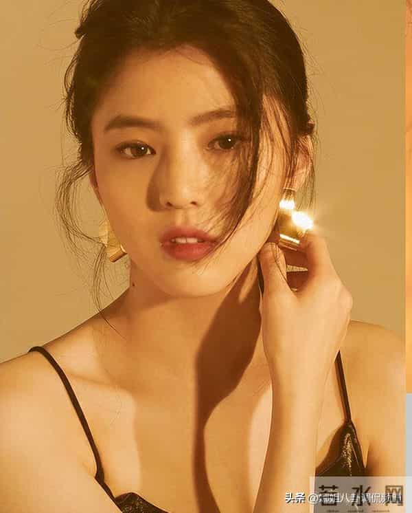 韩素希晒绘画作品被担心精神状态