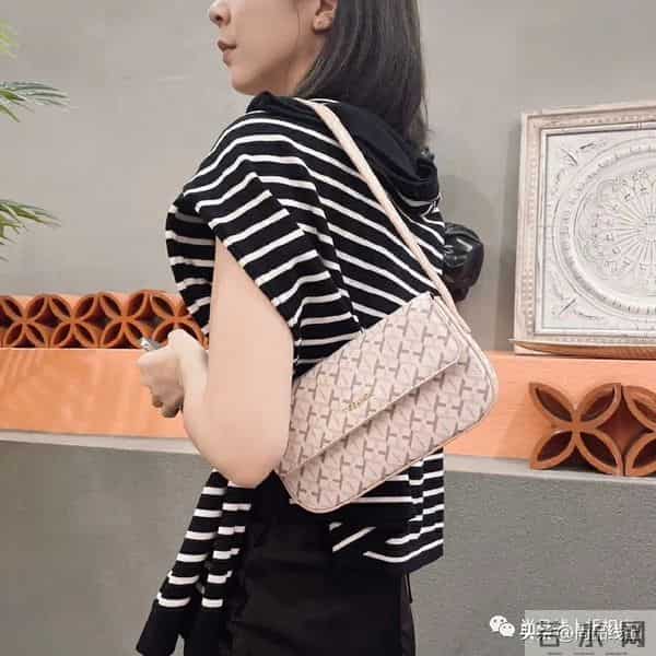 天美意官网：重磅来袭，【天美意】女包，买一送一个，到手两个包包