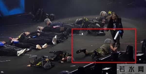 薛之谦在演唱会上突发缺氧