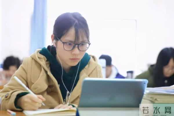 芙蓉姐照片：18年前，曾火爆全网的初代网红“芙蓉姐姐”，如今怎么样了？