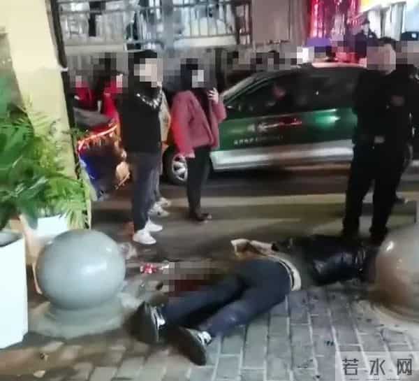 重庆一夜市多人打架 警方已介入