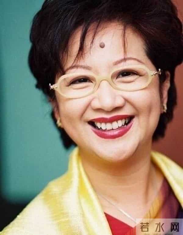 陈素怡：恭喜！71岁薛家燕将荣升奶奶，儿媳妇临盆在即拍孕照，疑一索得男