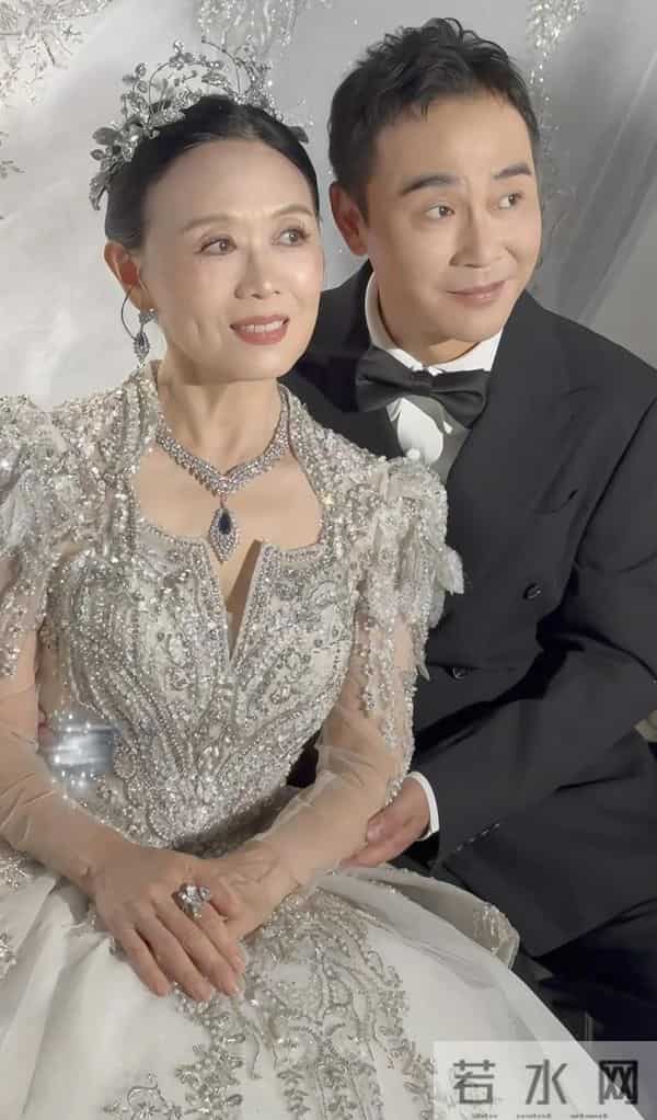 凤冠霞帔婚纱照