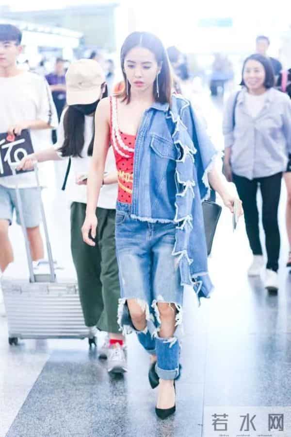 蔡依林穿泳衣上街