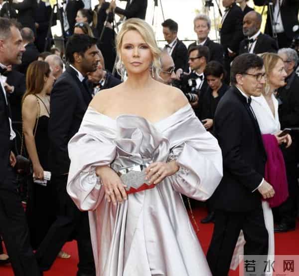 嘎纳红毯:戛纳红毯来了!有人脸僵有人礼服奇葩,还有“法国毯星”抢镜