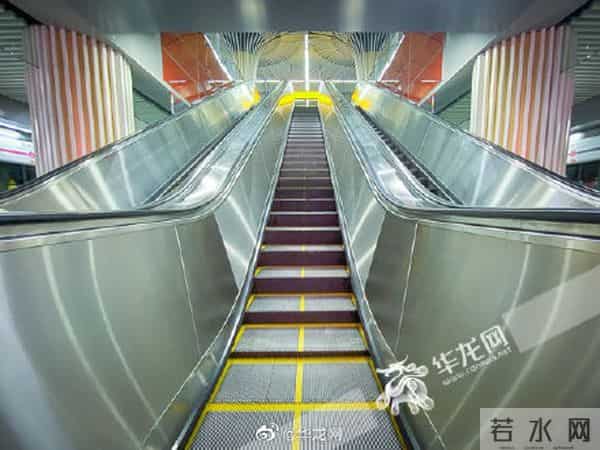 重庆现蘑菇林地铁站