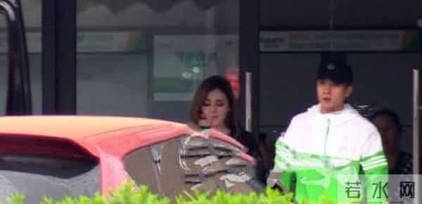 韩东君恋情：韩东君被曝新恋情！与神秘女子穿情侣装举止亲密，聚餐后一起回家