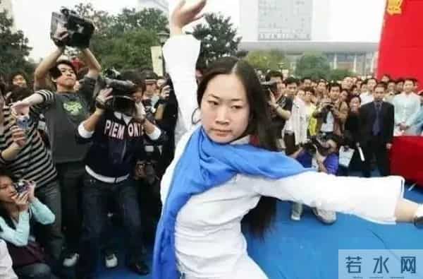 芙蓉姐:“芙蓉姐姐”:从万人嘲笑到身家过亿,她才是最清醒的那一个