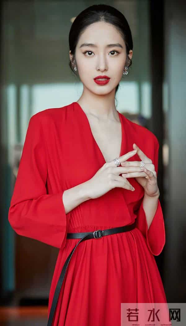 q姓女星：24小时6个瓜，曝杨采钰、陈金飞已离婚，曝魏大勋、秦岚正在热恋