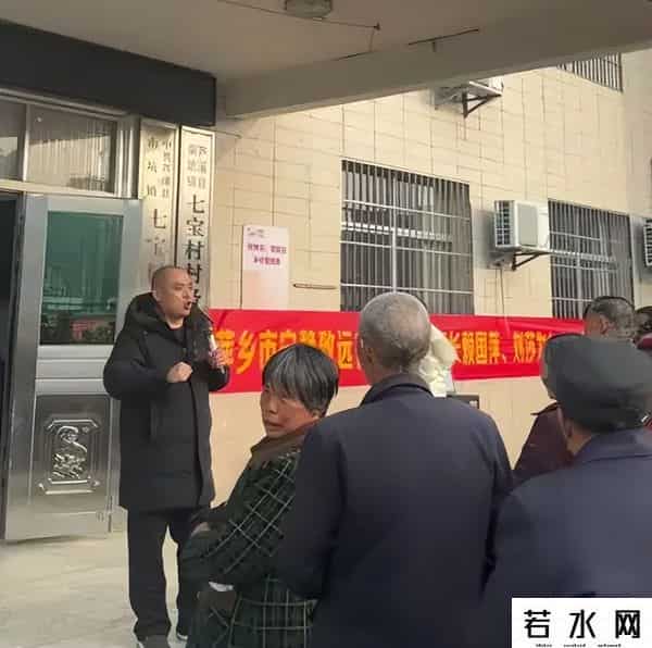 江西萍乡富豪赖国萍去世，仅46岁，戴硕大金佛珠项链，小女儿3岁