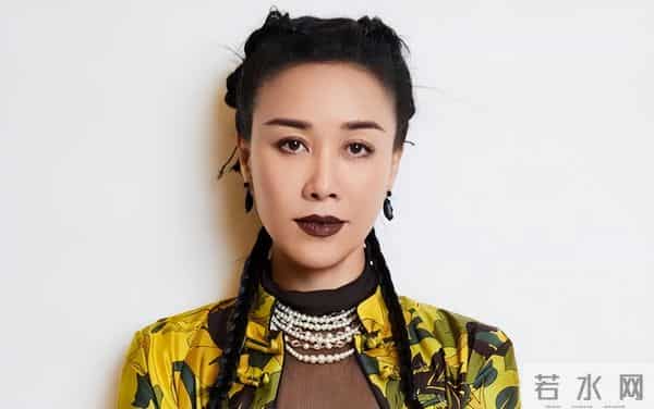 亚当兰伯特喜欢男的还是女的