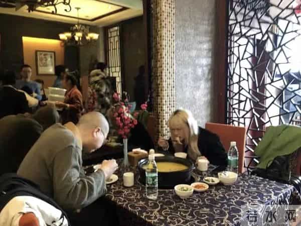 黑尾酱：结婚三年被唱衰无数次！盘点李诞黑尾酱恋爱史，这次确定离婚了？