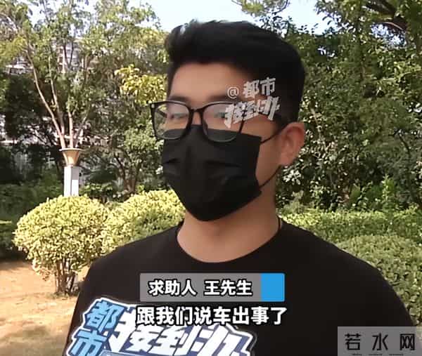 新车上牌撞两豪车