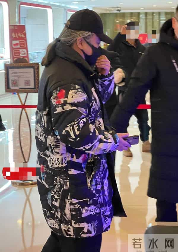 陈坤春晚：央视春晚首次大联排！刘欢满头白发，刘涛提万元包，陈坤穿拖鞋