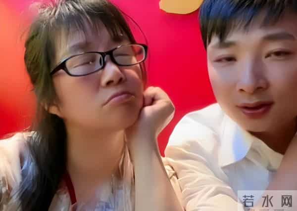 45岁余秀华晒婚纱照