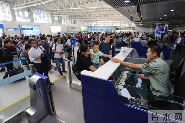 重庆人人网：国庆假期，各地已开启“人人人人你人人人人”模式！你那里人多么？