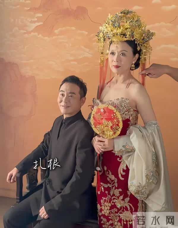 凤冠霞帔婚纱照