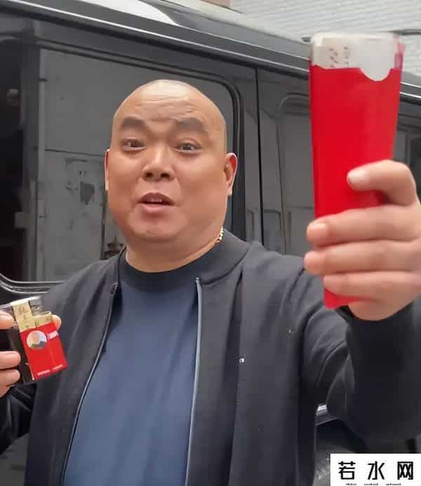 江西萍乡富豪赖国萍去世，仅46岁，戴硕大金佛珠项链，小女儿3岁