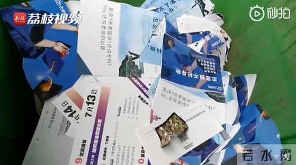 高考考场发复读传单