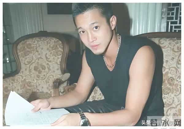 月事妹是谁:何超莲否认婚变 - “豪门赘婿”不好当,感情混杂利益,狗血一地?