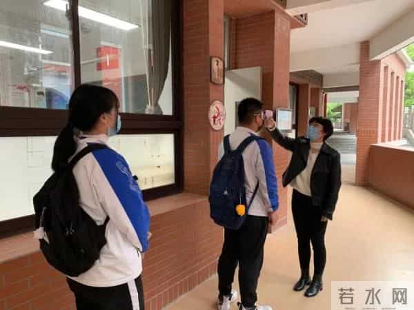 黑丝丝教师：心疼！复学后高三班主任的十二时辰，一起来感受下……