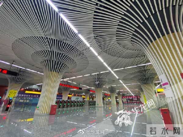 重庆现蘑菇林地铁站