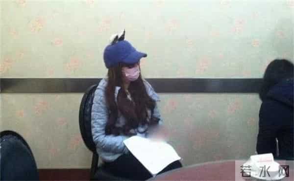 老虎伤人女主角摘口罩