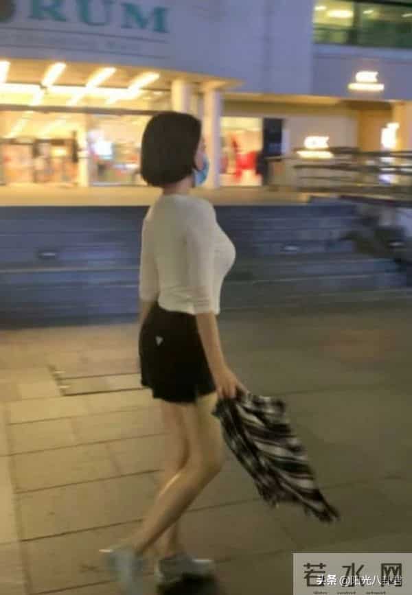 柳岩的胸：柳岩的胸、许晴的臀，女星身上最出众的部位，连整形医生都得羡慕