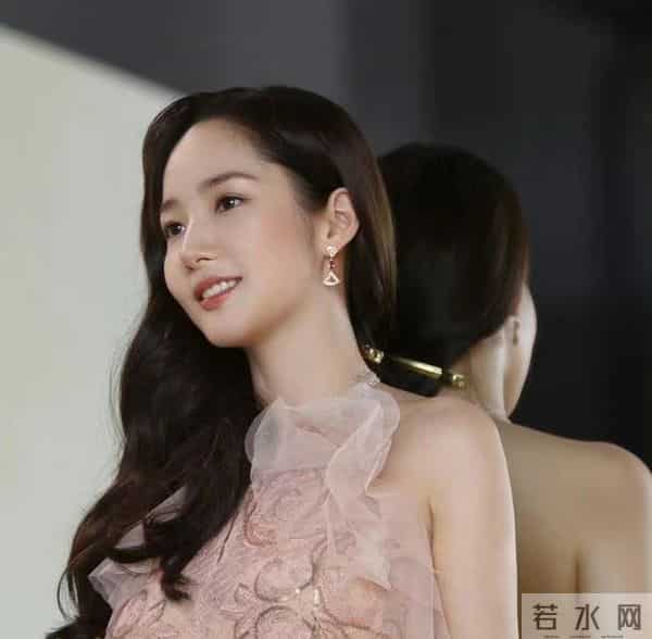 井柏然双眼皮是割的吗