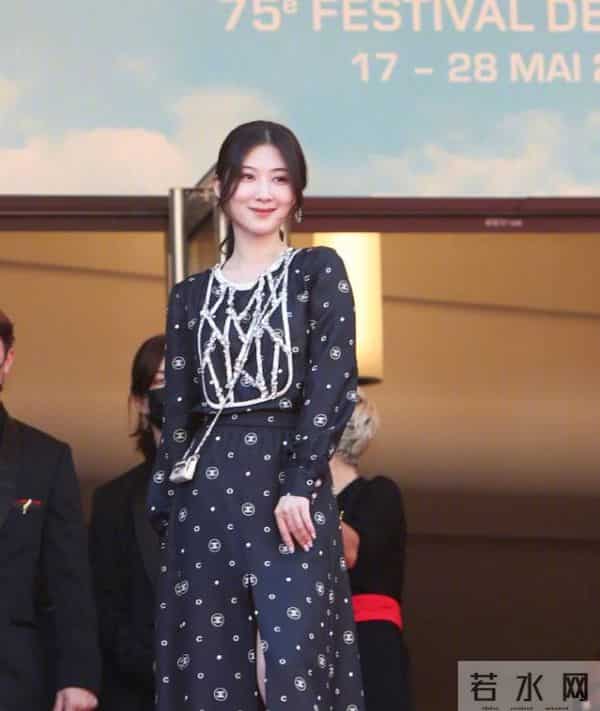 嘎纳红毯:戛纳红毯来了!有人脸僵有人礼服奇葩,还有“法国毯星”抢镜