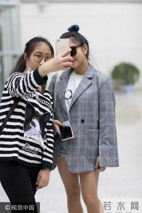 虹桥一姐:还记得那个跟拍明星的虹桥一姐吗?现在明星要反过来蹭她热度了!