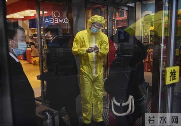 董卿举重：三联和南方周末，今天官宣联合了