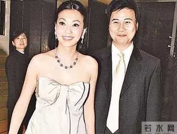 傅明宪微博：退圈23年，最美古装女神近照曝光吓坏网友：她怎“沦落”成这样？