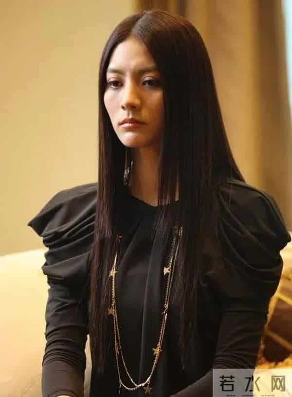 吴亚 馨：“模特女神”吴亚馨