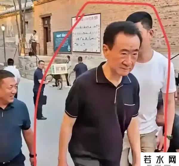 王健林被限制高消费！万达被强制执行4亿，王思聪在外泡妞赌博