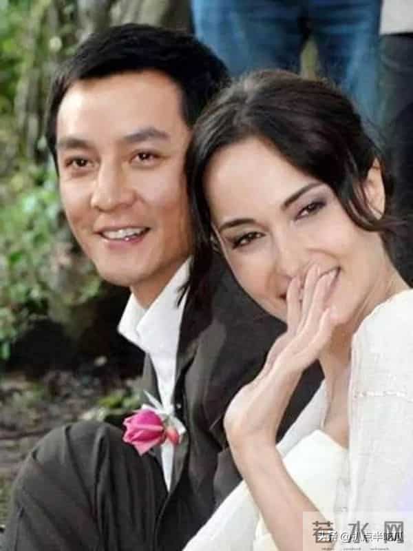 月事妹是谁:何超莲否认婚变 - “豪门赘婿”不好当,感情混杂利益,狗血一地?